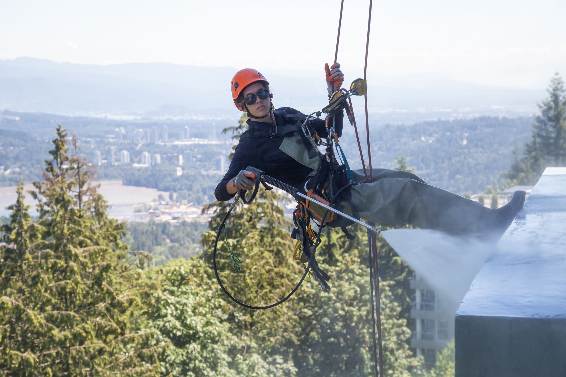 High rise rope technician Power-washing