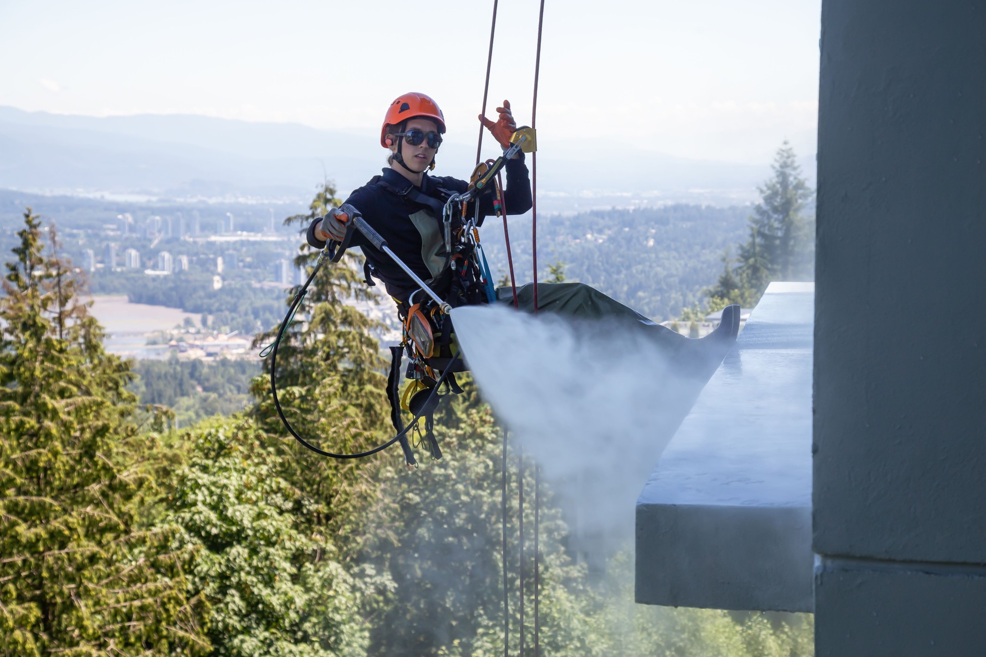 High rise rope technician Power-washing